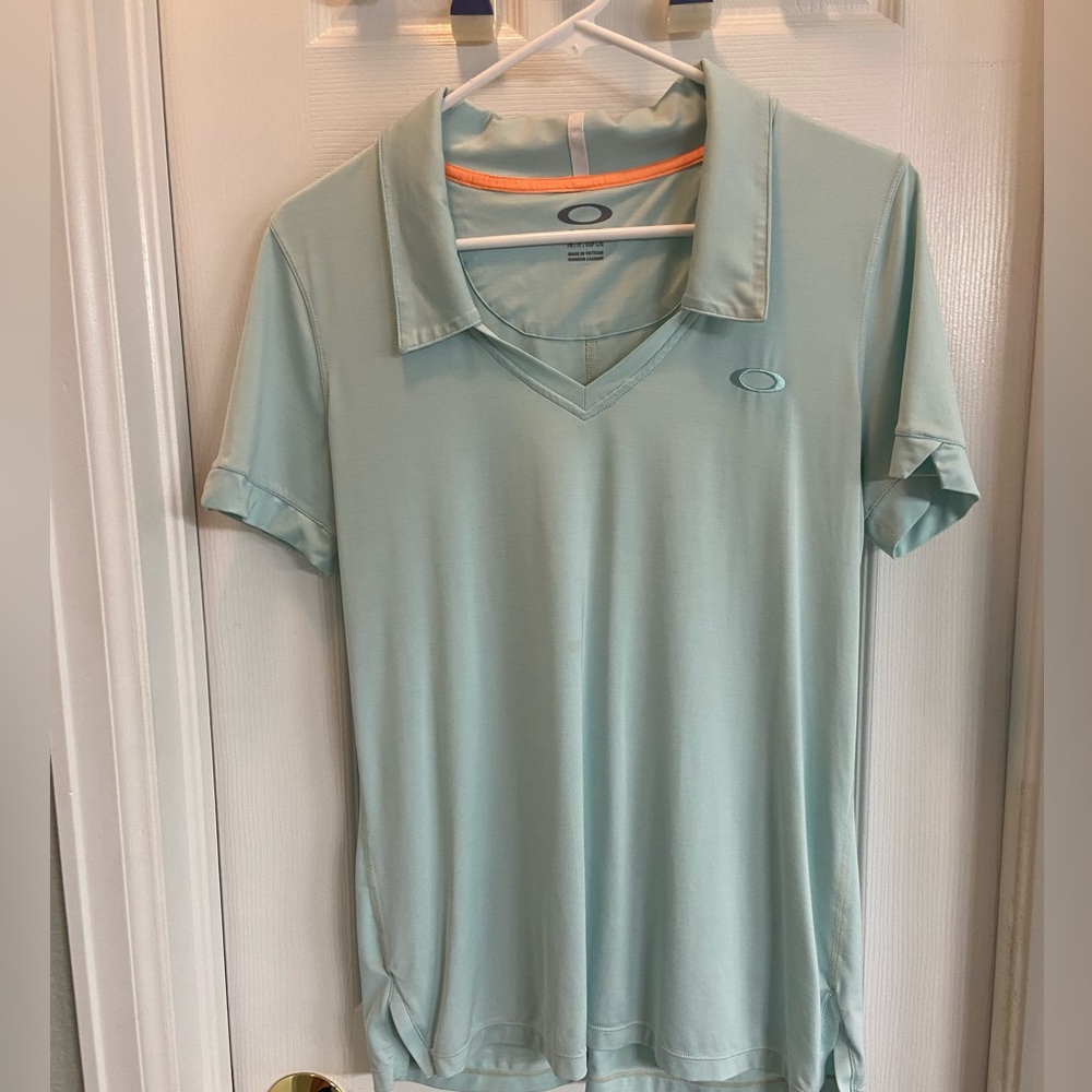 Oakley womans golf tee